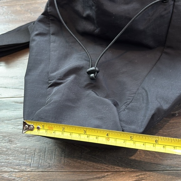 Hurley Horizon Shopper tote,zip top in/out pockets,removable crossbody strap - Picture 16 of 16